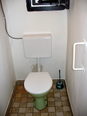 WC s novou splachovací nádrží a přívodem vody pomocí flexi